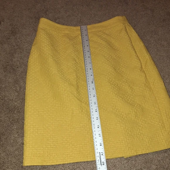 Banana Republic/ yellow midi skirt/ size 4 - Picture 3 of 9